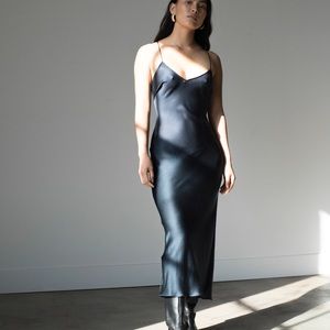 Pari Desai Sandoval Silk Dress in Midnight Blue - Medium